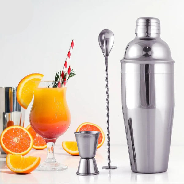 Cocktail Shaker with accessories